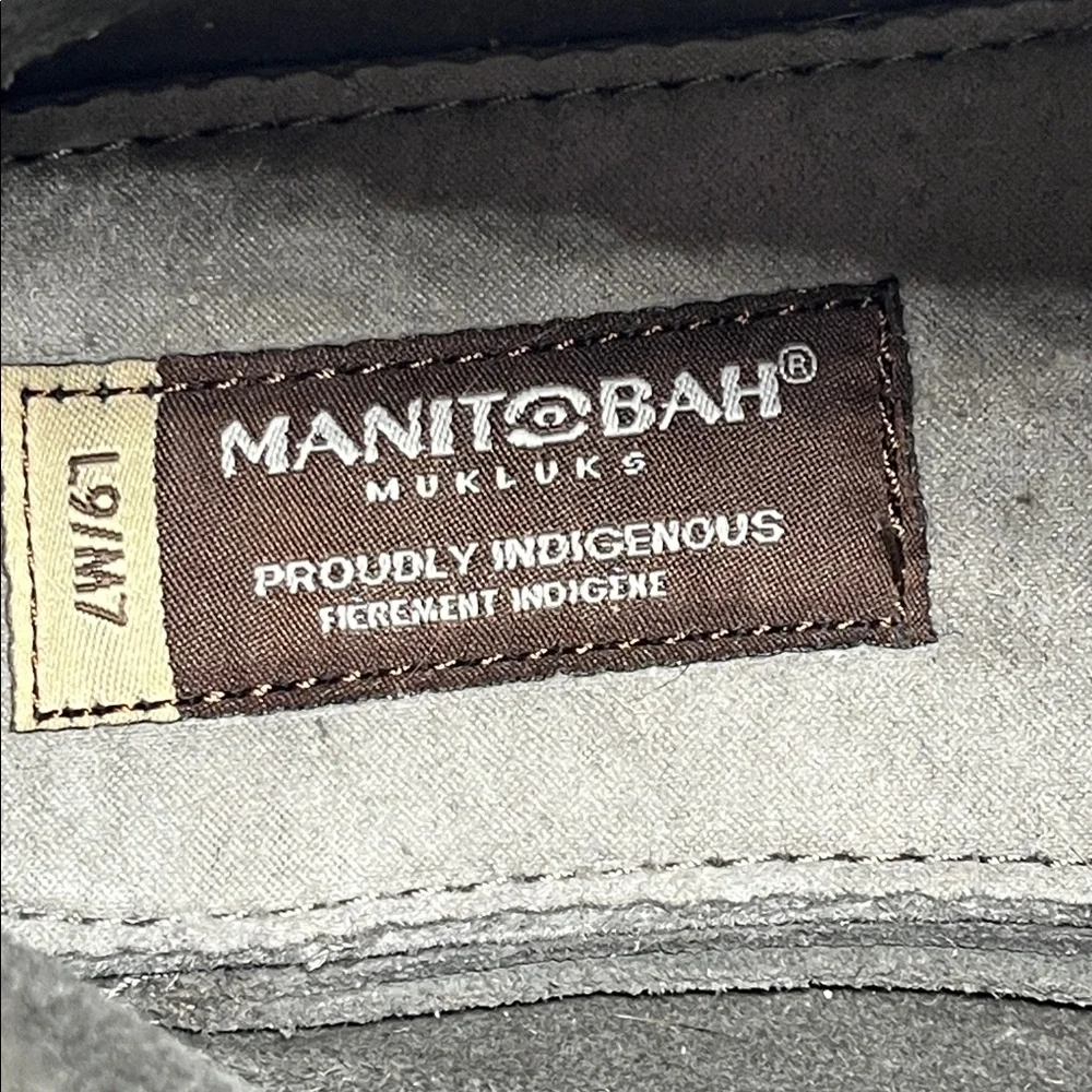 Manitobah Mukluks Boots Leather Proudly Indigenous Grey Size 9 Vibram Sole - Picture 6 of 8